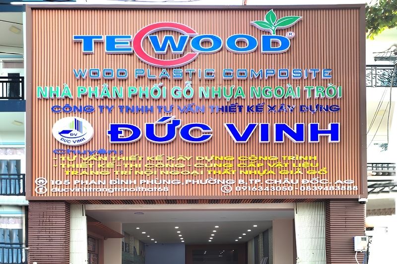 Mẫu bảng hiệu nền gỗ nhựa cho công ty xây dựng