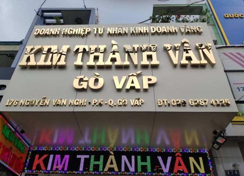 Thi công bảng hiệu mặt dựng alu kết hợp chữ nổi inox