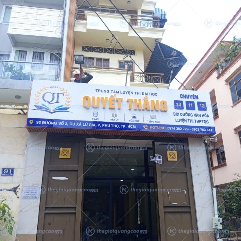 Dự án làm bảng hiệu quảng cáo trung tâm luyện thi đại học Quyết Thắng