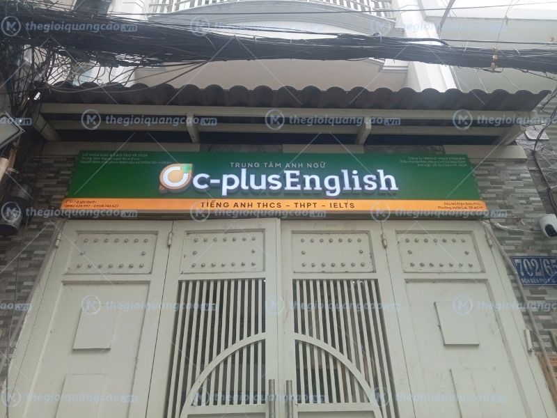 Dự án làm bảng hiệu trung tâm anh ngữ C-plus English