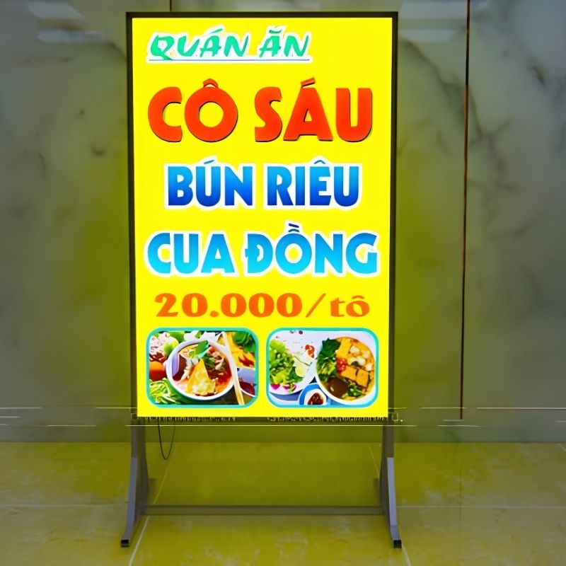 Mẫu bảng hiệu đứng qu&aacute;n ăn c&ocirc; s&aacute;u b&uacute;n ri&ecirc;u cua đồng