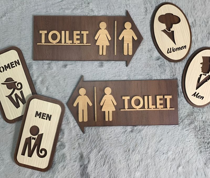 Biển toilet chất liệu gỗ