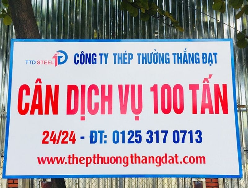 Bảng hiệu alu d&aacute;n decal ngo&agrave;i trời cho c&ocirc;ng ty th&eacute;p thường thắng đạt