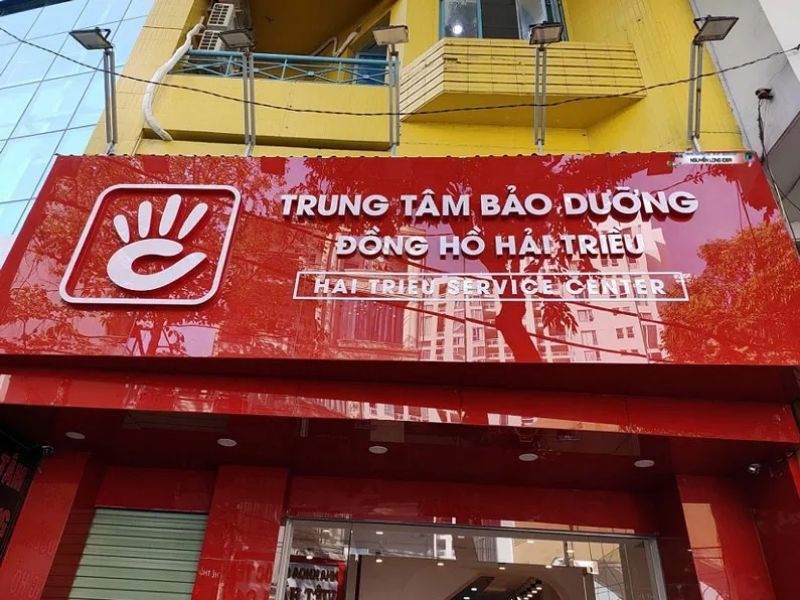Ưu điểm và nhược điểm của bảng hiệu alu gương