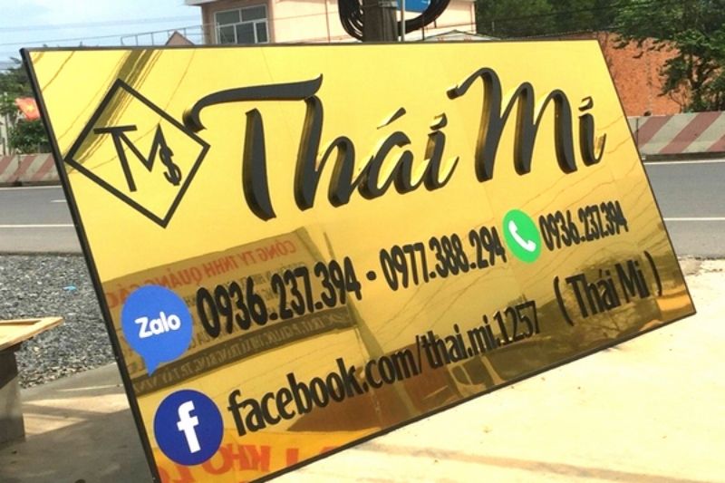Bảng hiệu alu vàng gương
