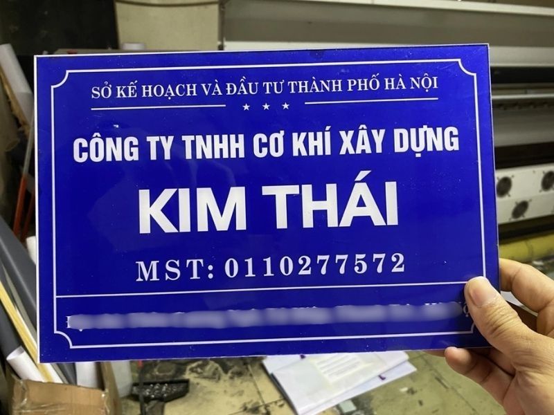 Bảng hiệu c&ocirc;ng ty mica