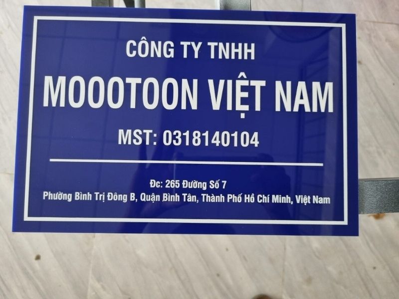 Bảng hiệu c&ocirc;ng ty mica d&aacute;n decal