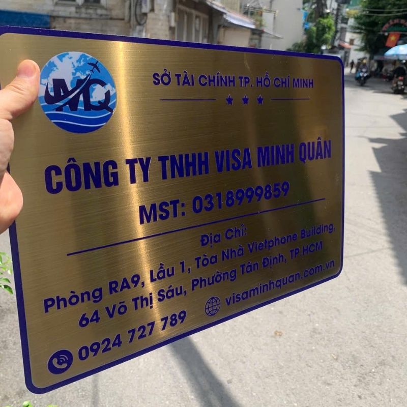 Biển quảng c&aacute;o c&ocirc;ng ty bằng inox khắc cnc