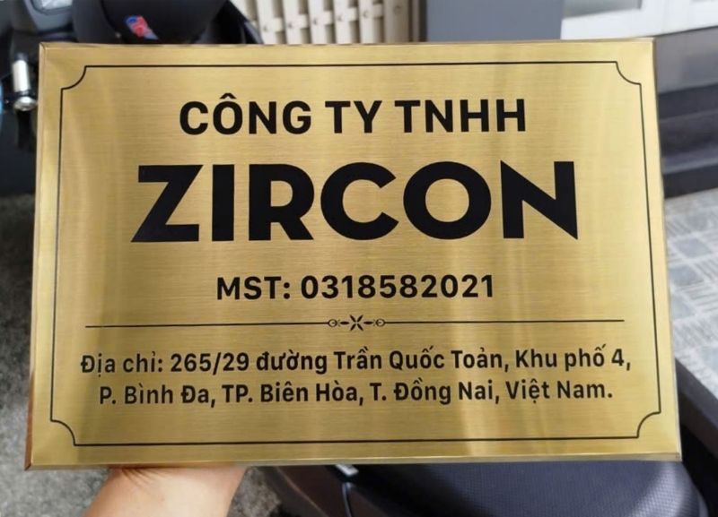 Bảng hiệu c&ocirc;ng ty inox