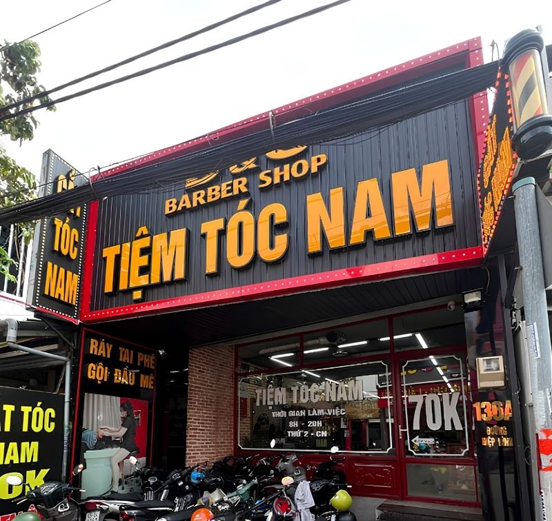 Mẫu bảng hiệu tiệm cắt t&oacute;c nam t&ocirc;n s&oacute;ng chữ mica
