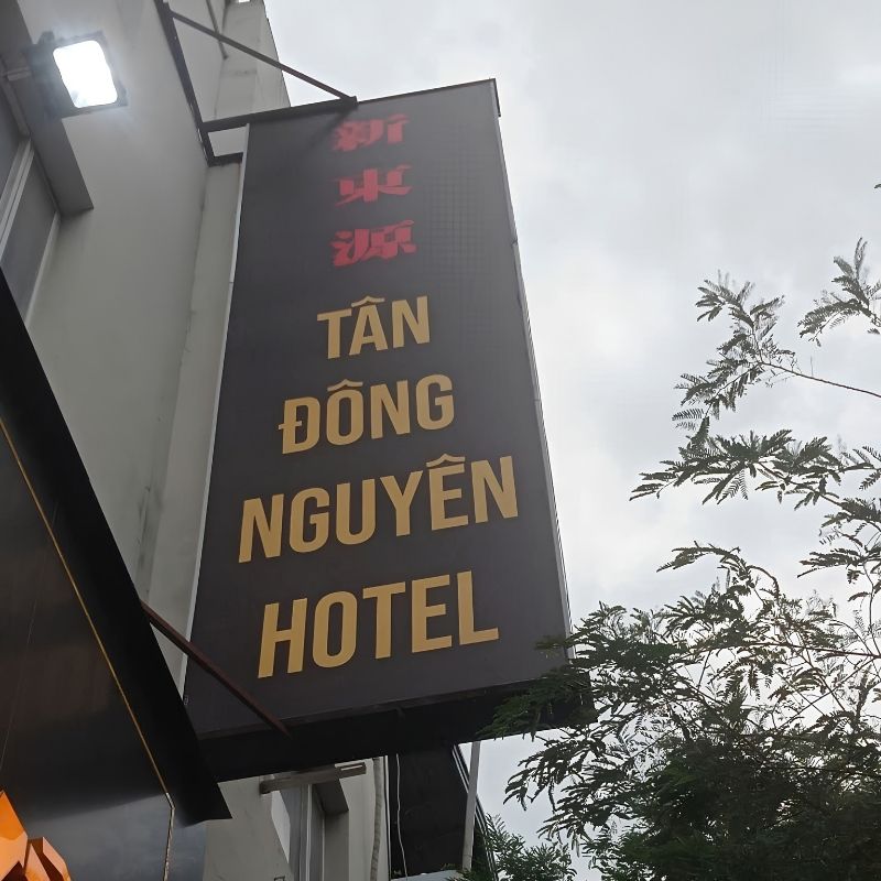 Ho&agrave;n th&agrave;nh biển vẫy hộp đ&egrave;n bạt hiflex