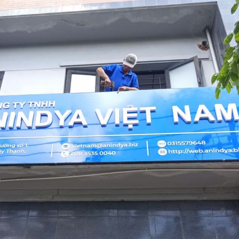 Cận cảnh bộ chữ nổi ANINDYA alu GV2002 uốn ch&acirc;n fomex 3cm v&agrave; cụm logo alu GV2008