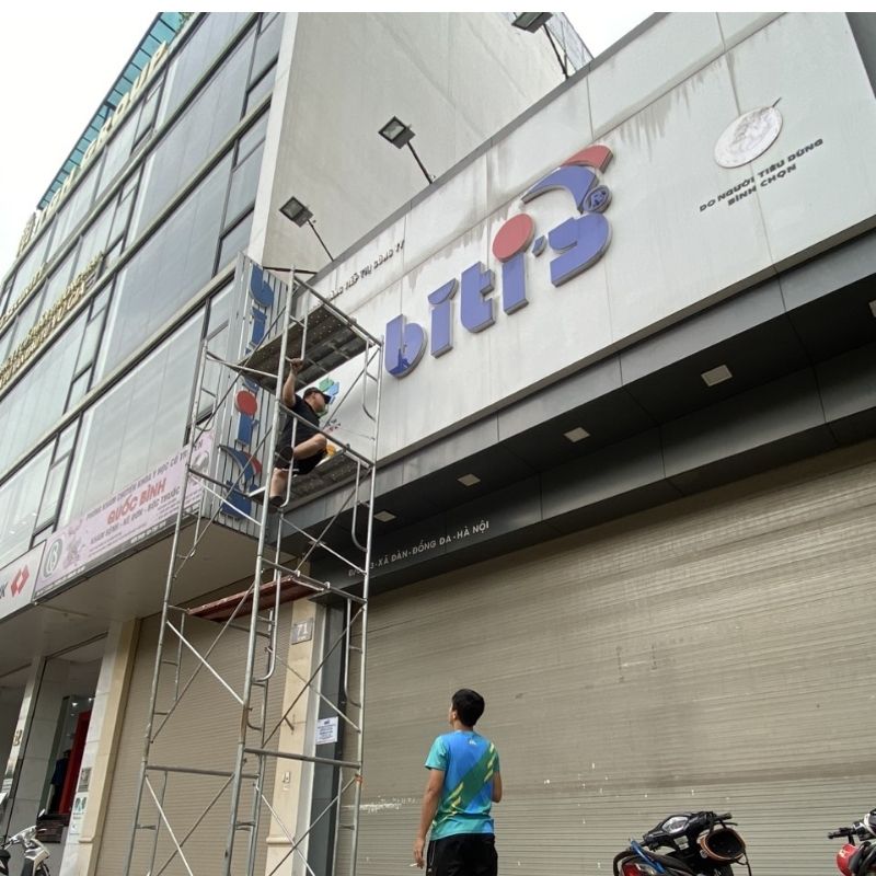 Dịch vụ vệ sinh bảng hiệu quảng cáo giá rẻ TPHCM