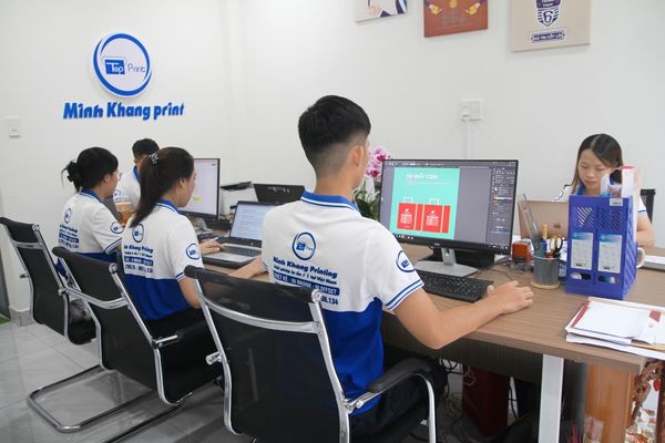 Đội ngũ nh&acirc;n vi&ecirc;n thiết kế c&ocirc;ng ty Thế Giới Quảng C&aacute;o