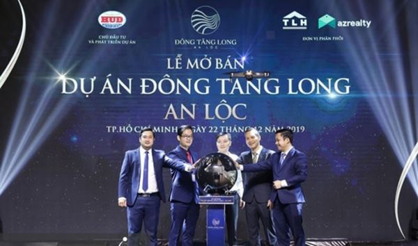 Thi c&ocirc;ng backdrop lễ mở b&aacute;n dự &aacute;n đ&ocirc;ng tăng long an lộc