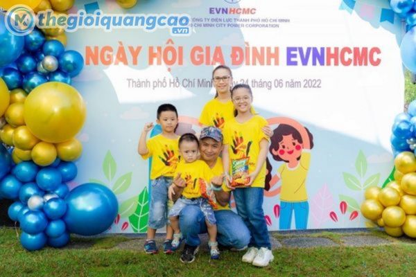 Backdrop ng&agrave;y hội gia đ&igrave;nh đẹp
