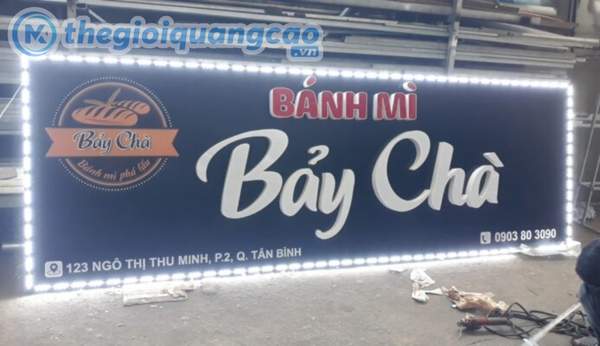 L&agrave;m bảng hiệu quảng c&aacute;o b&aacute;nh m&igrave; hộp đ&egrave;n led