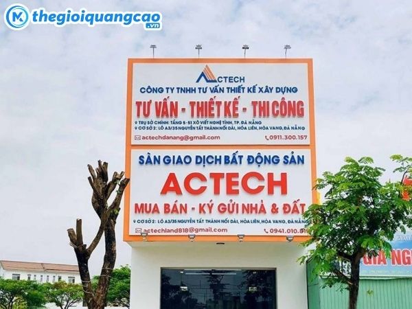 Mẫu bảng hiệu nền alu chữ nổi mica làm biển hiệu bật động sản Actech