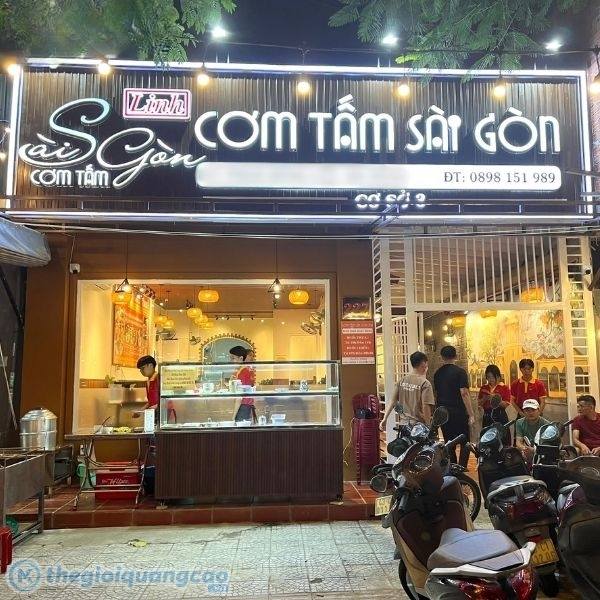 Mẫu bảng hiệu cơm tấm đền led, nền t&ocirc;n s&oacute;ng