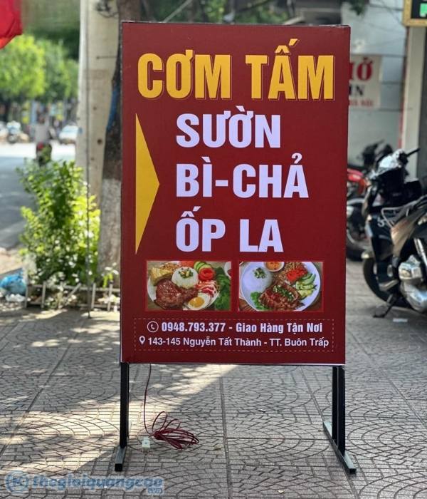 Mẫu bảng hiệu đứng cơm tấm sườn b&igrave; chả