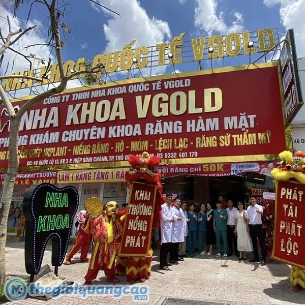 Bảng hiệu nha khoa chữ nổi inox v&agrave;ng gương