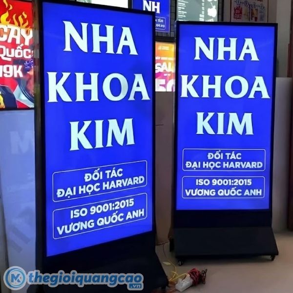 L&agrave;m biển hộp đ&egrave;n nha khoa quảng c&aacute;o dịch vụ