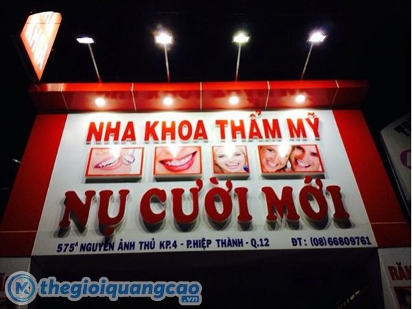 Mẫu bảng hiệu quảng c&aacute;o ph&ograve;ng kh&aacute;m nha khoa chữ nổi mica