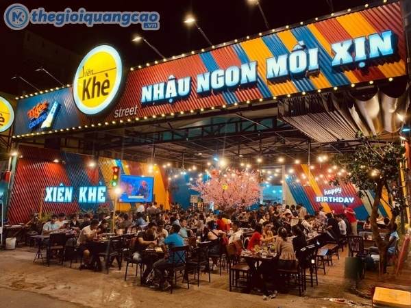 L&agrave;m bảng hiệu qu&aacute;n nhậu nền alu chữ nổi mica