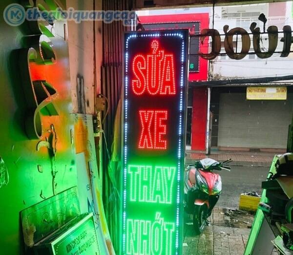 Mẫu bảng hiệu sửa xe m&aacute;y thay nhớt hộp đ&egrave;n led