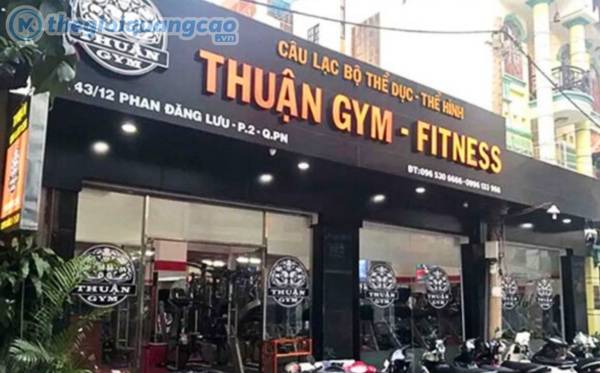 Thi c&ocirc;ng bảng hiệu Yoga gi&aacute; rẻ