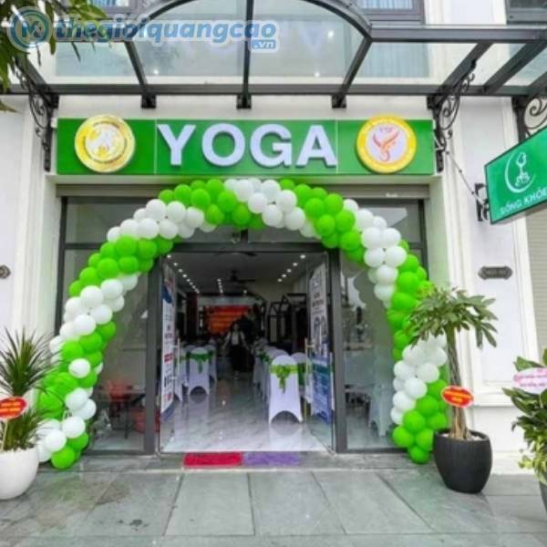 Biển hiệu Yoga chữ nổi mica