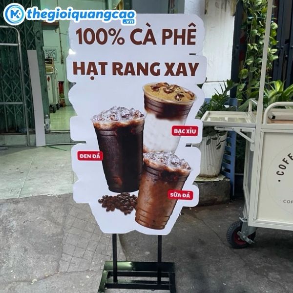 Thiết kế biển vẫy cafe theo y&ecirc;u cầu hợp phong c&aacute;ch, đ&uacute;ng nhận diện qu&aacute;n bạn