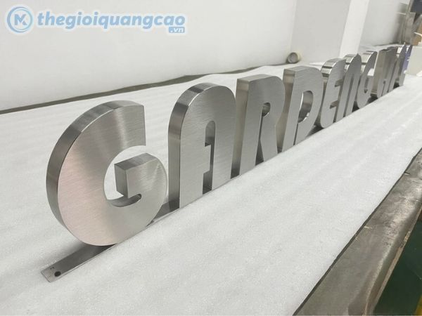 Gia c&ocirc;ng chữ inox trắng theo y&ecirc;u cầu