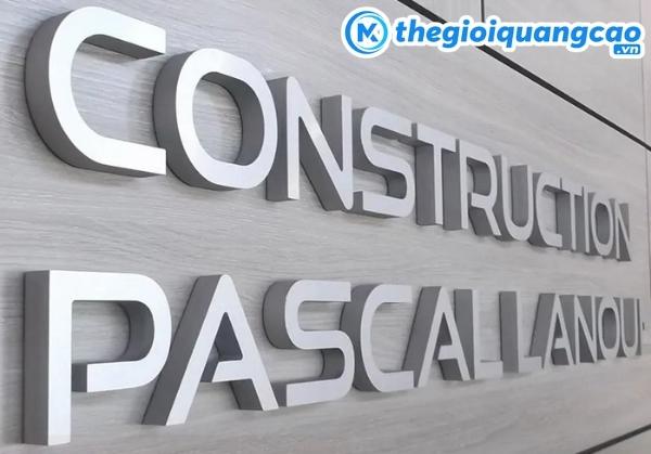 Mẫu chữ nổi inox trắng xước