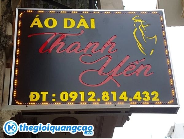 Thi c&ocirc;ng bảng hiệu alu &acirc;m bản l&oacute;t mica phẳng