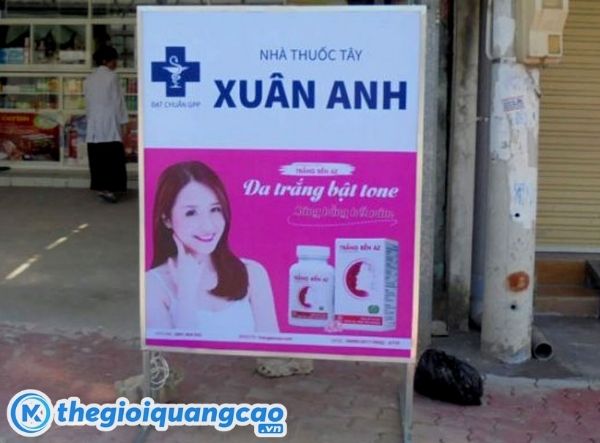 Mẫu biển hộp đèn bạt hiflex đứng