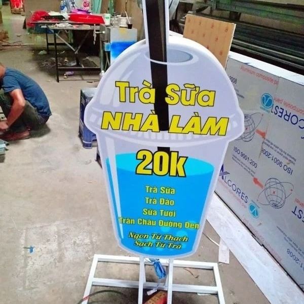  Mẫu hộp đèn ly trà sữa làm chất liệu mica, chân đứng 