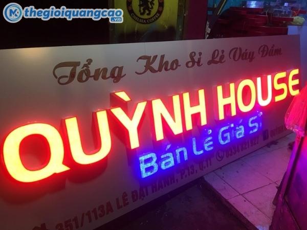 L&agrave;m bảng hiệu chữ nổi đ&egrave;n LED cho shop Quỳnh House