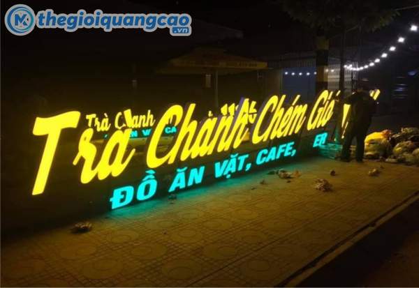Làm bảng hiệu đèn led chữ nổi mica