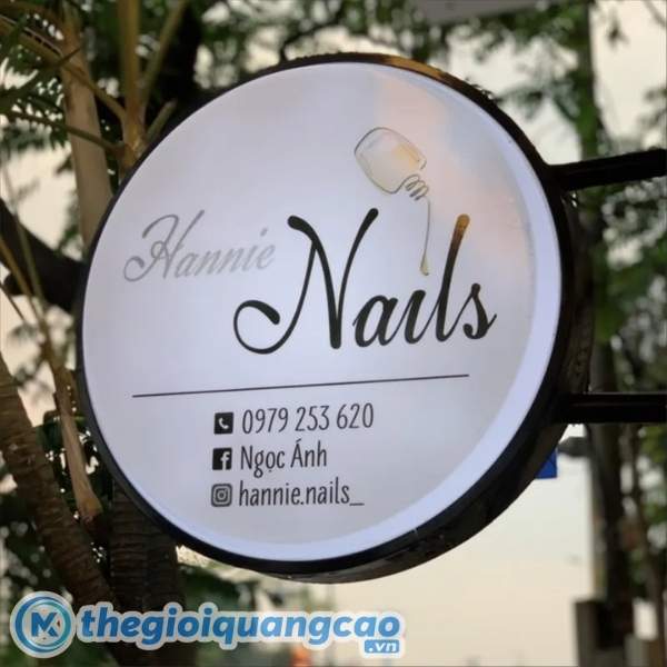 Bảng hiệu biển vẫy đèn LED nổi bật