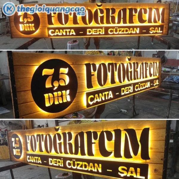 Mẫu bảng hiệu gỗ gắn đèn led