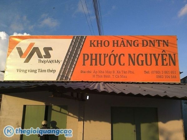 Mẫu bảng hiệu bạt hiflex bắn khung sắt cho cửa hàng