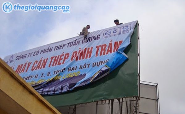 Làm bảng hiệu hiflex lót tôn giá rẻ TPHCM