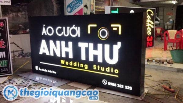 Làm bảng hiệu hộp đèn mica giá rẻ