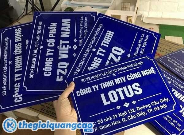 Mẫu bảng hiệu công ty mica dán decal