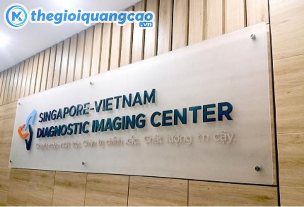 Làm bảng hiệu tên công ty bằng mica giá rẻ HCM