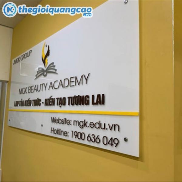 Báo giá làm bảng hiệu mica