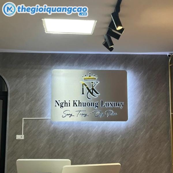 Bảng hiệu mica là gì?