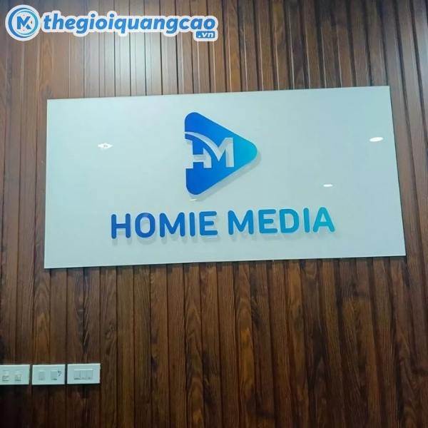 Làm bảng hiệu mica giá rẻ tại TPHCM