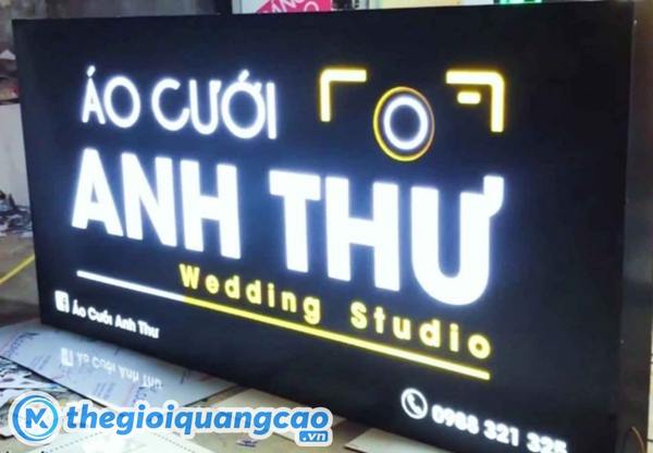 Mẫu biển quảng cáo mica đèn led âm bản